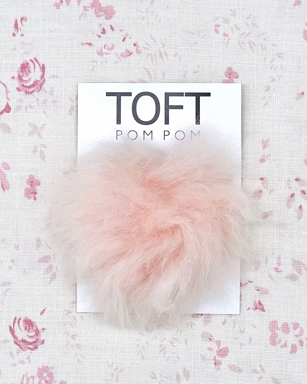 TOFT Bonnet Ethique en Fourrure d'Alpaga Pom Pom - Coloré