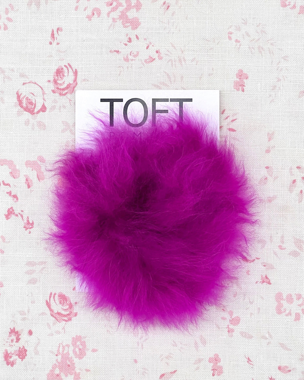 TOFT Bonnet Ethique en Fourrure d'Alpaga Pom Pom - Coloré